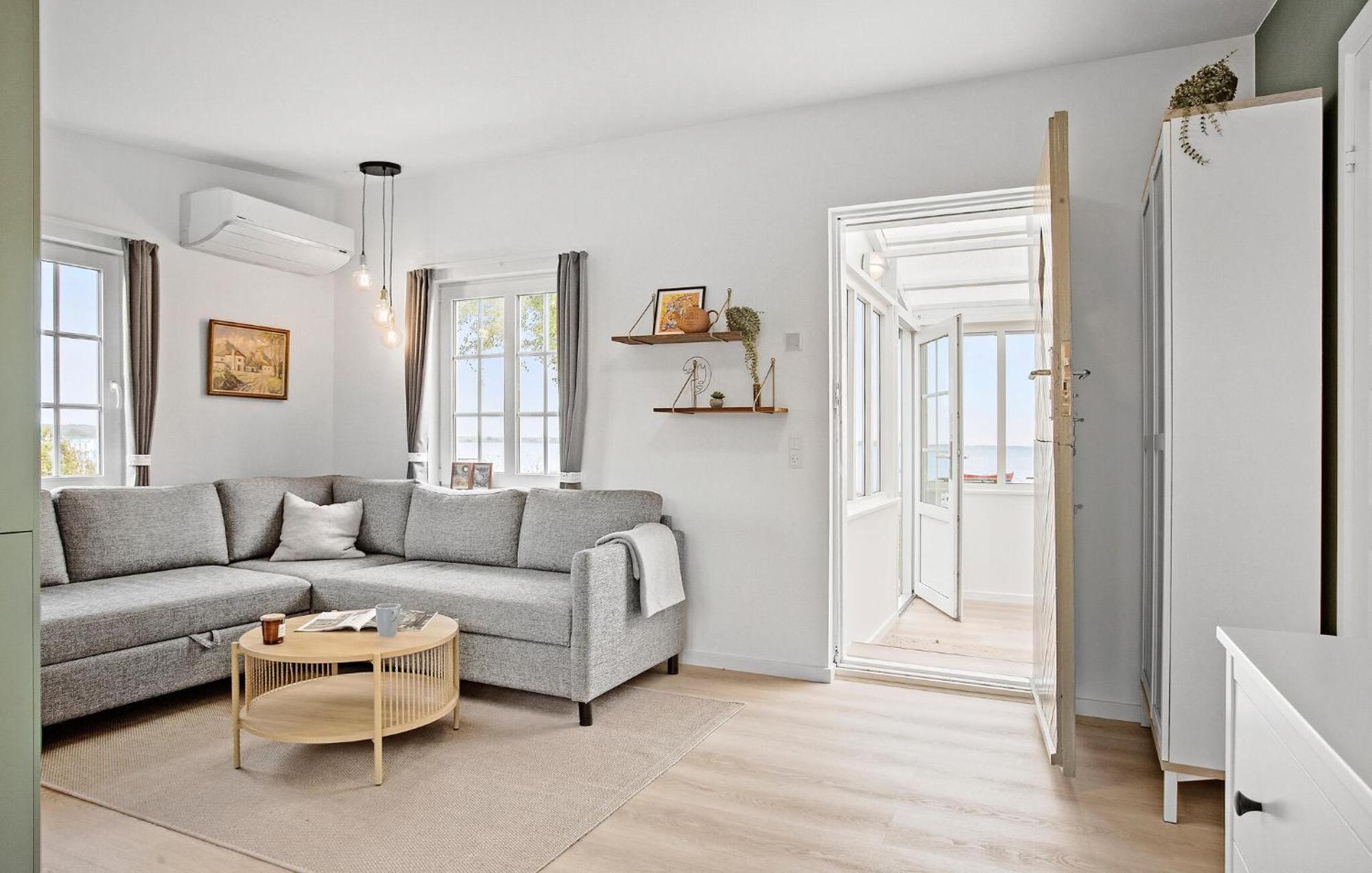 Beach Front Home In Sjolund With Kitchen Εξωτερικό φωτογραφία