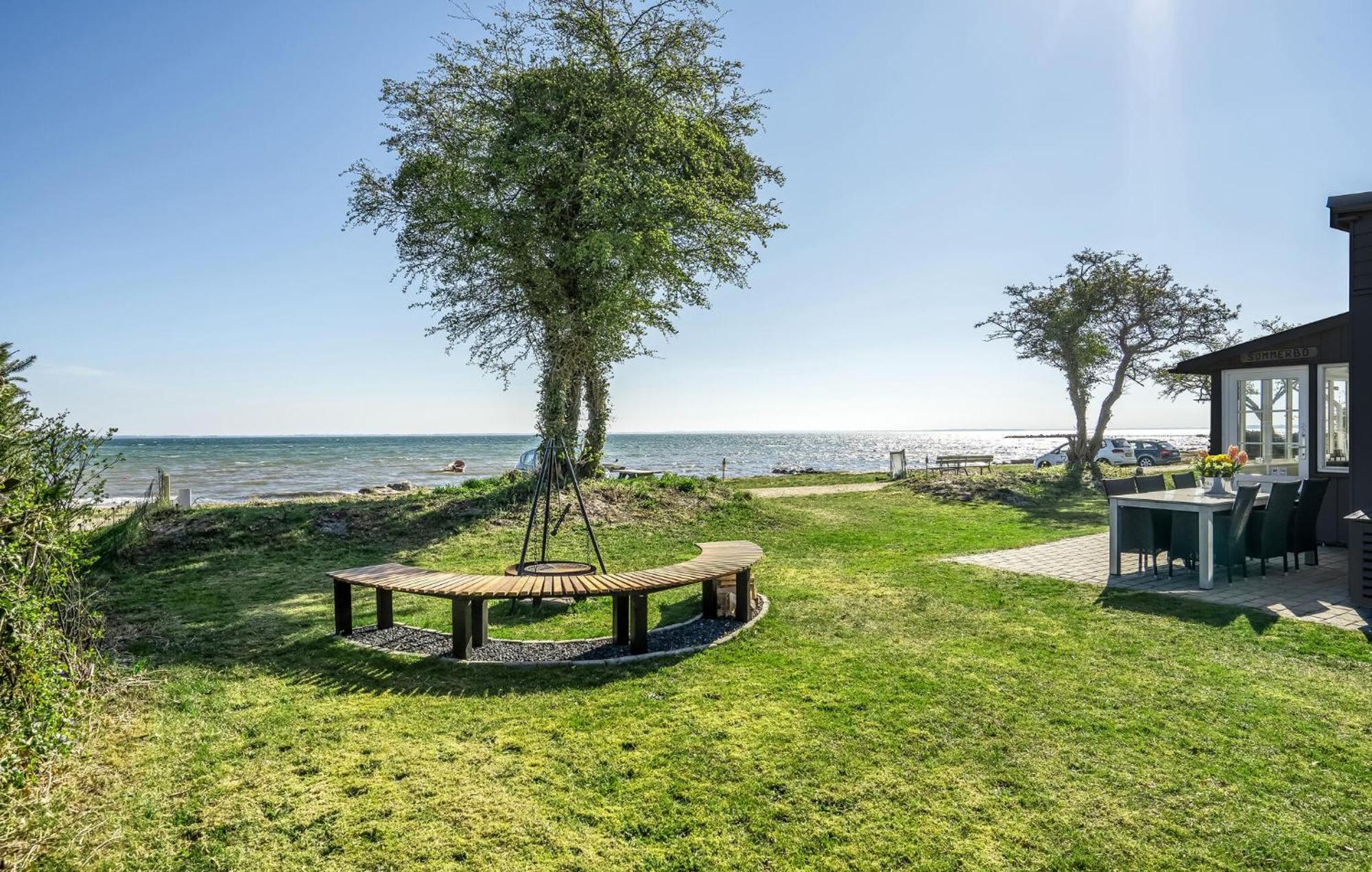 Beach Front Home In Sjolund With Kitchen Εξωτερικό φωτογραφία